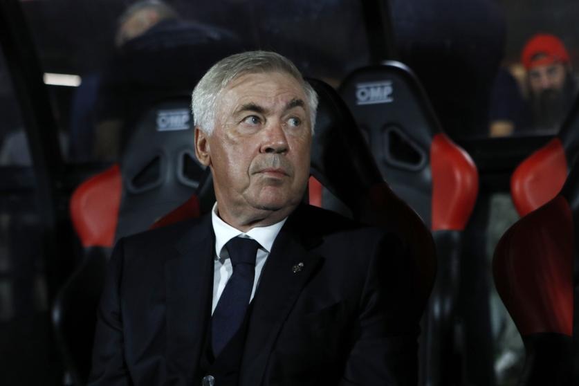 Ancelotti trên băng ghế chỉ đạo trận Mallorca 1-1 Real Madrid ở vòng một La Liga tối 18/8. Ảnh: AP