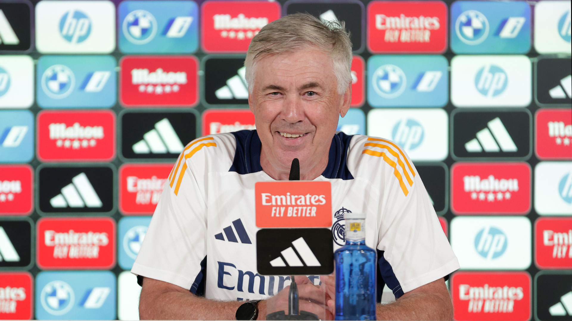 HLV Ancelotti trả lời họp báo trước trận đấu Valladolid ở vòng hai La Liga. Ảnh: RMFC.