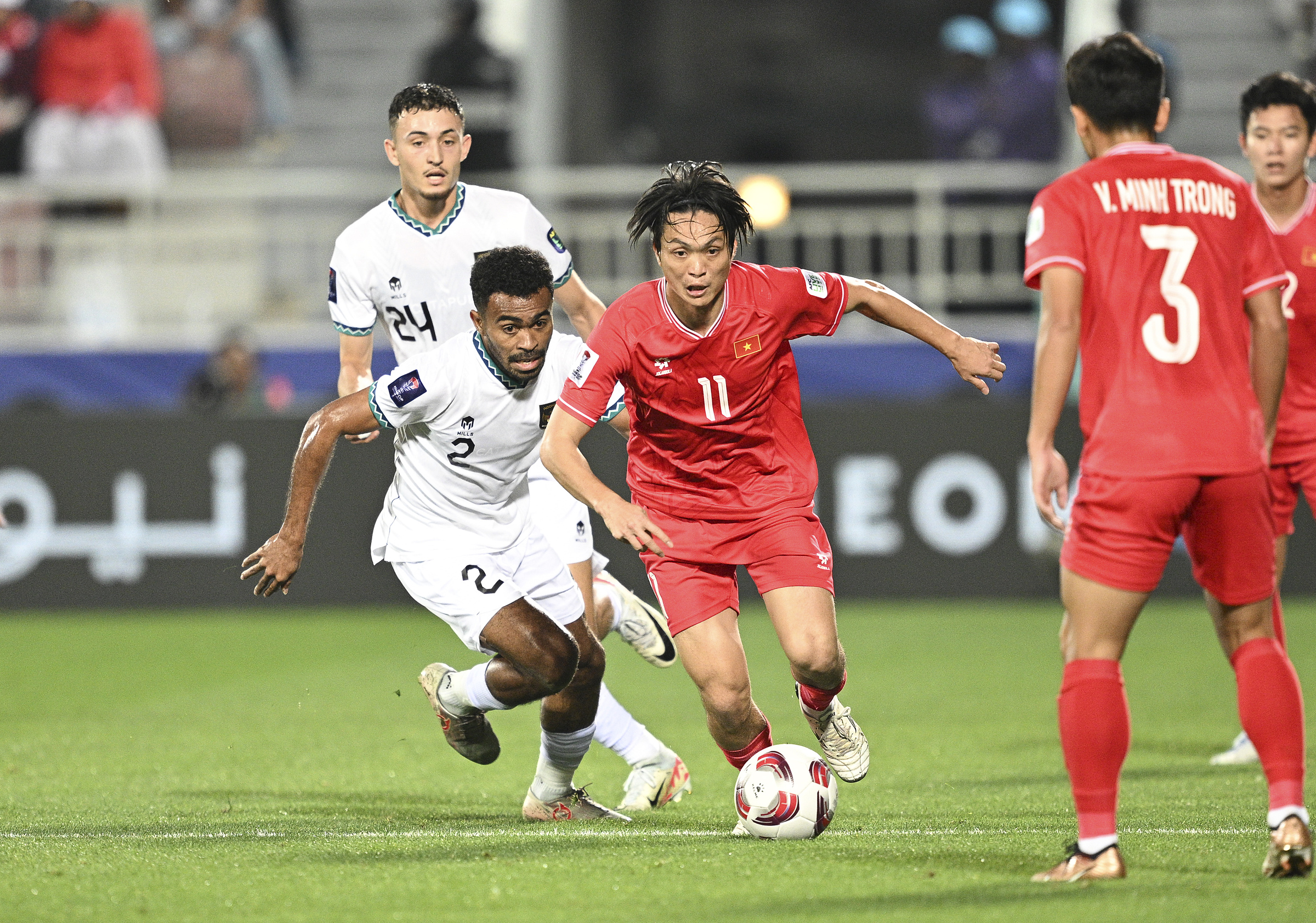 Nguyễn Tuấn Anh (số 11) dẫn bóng trong trận Việt Nam thua Indonesia 0-1 ở vòng bảng Asian Cup 2023. Ảnh: AFC